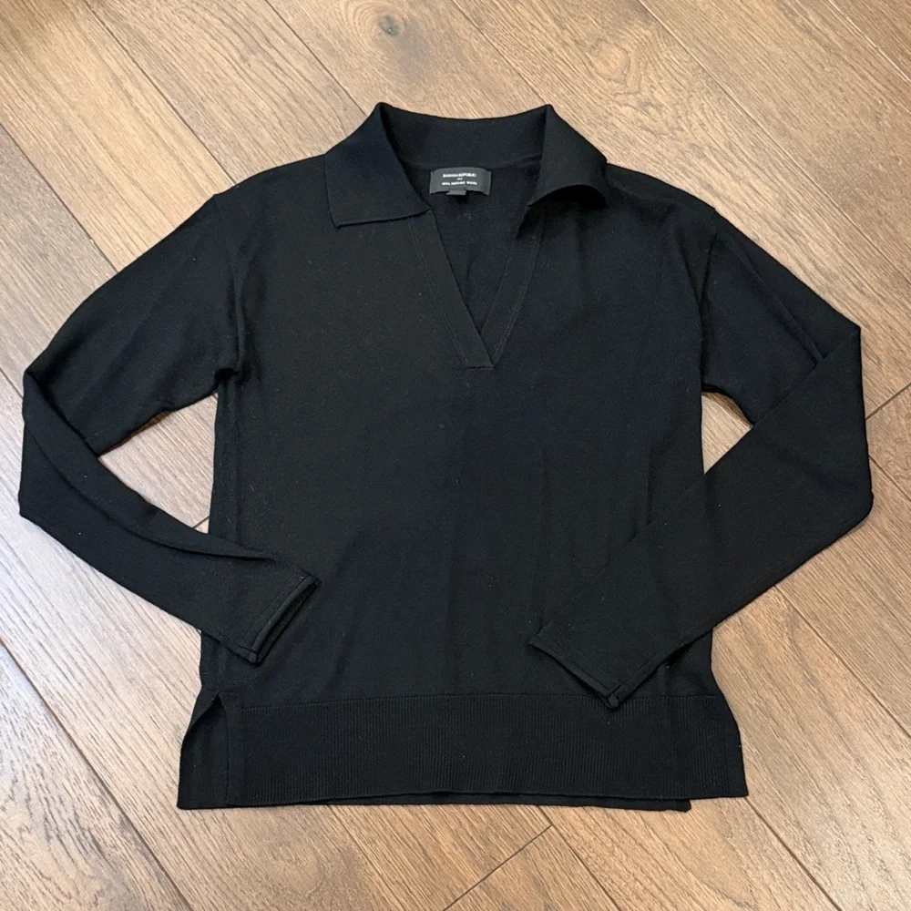 Banana Republic Black 100% Merino Wool Collard V Neck Sweater XXS C25-007